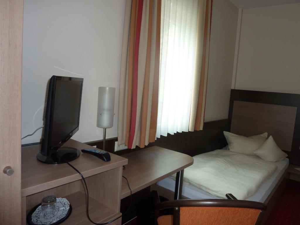 Hotel Gasthof Koenig Karl Freudenstadt Habitación foto
