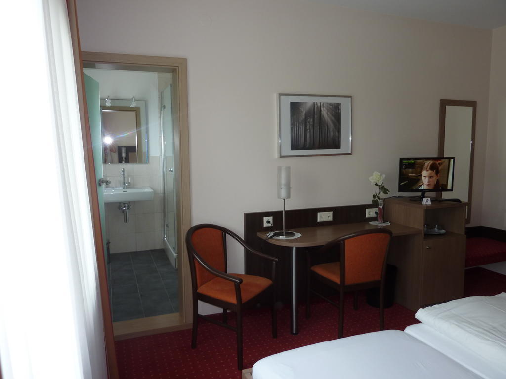 Hotel Gasthof Koenig Karl Freudenstadt Habitación foto