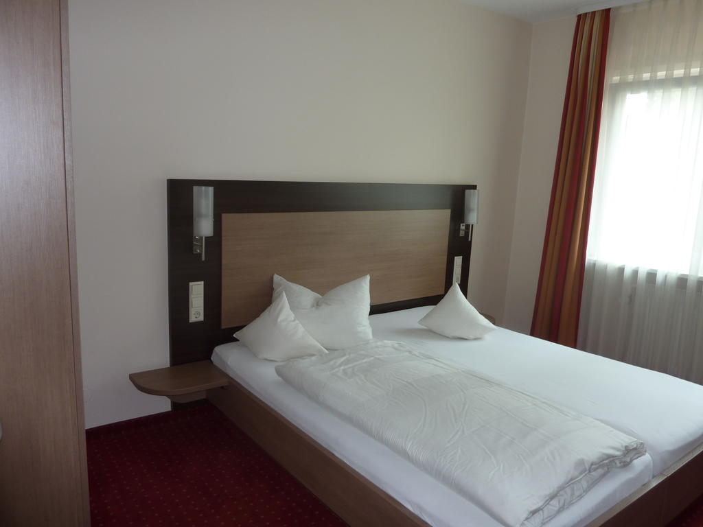 Hotel Gasthof Koenig Karl Freudenstadt Habitación foto