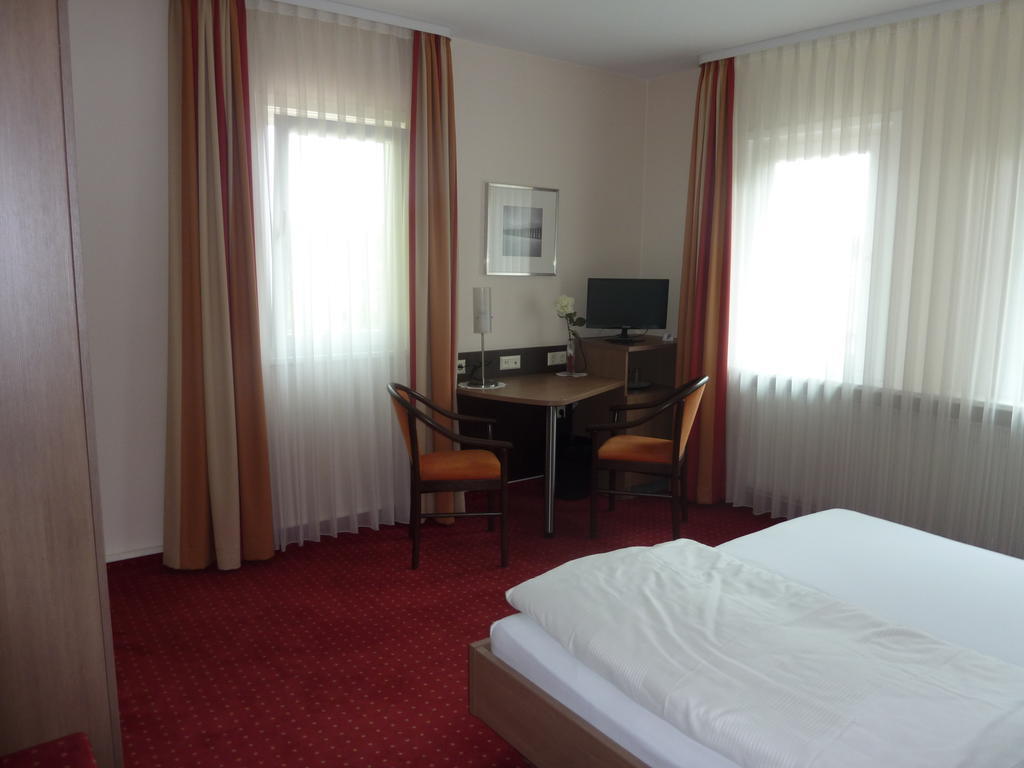 Hotel Gasthof Koenig Karl Freudenstadt Habitación foto